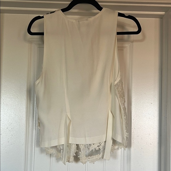 Carmin vintage Ivory Lace Sleeveless vest - Picture 2 of 6